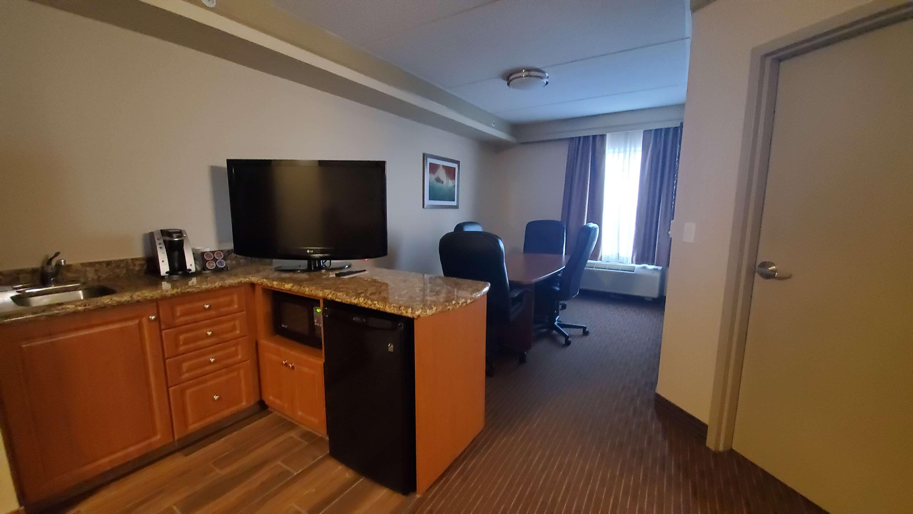 Best Western Plus Ватерлоо Экстерьер фото