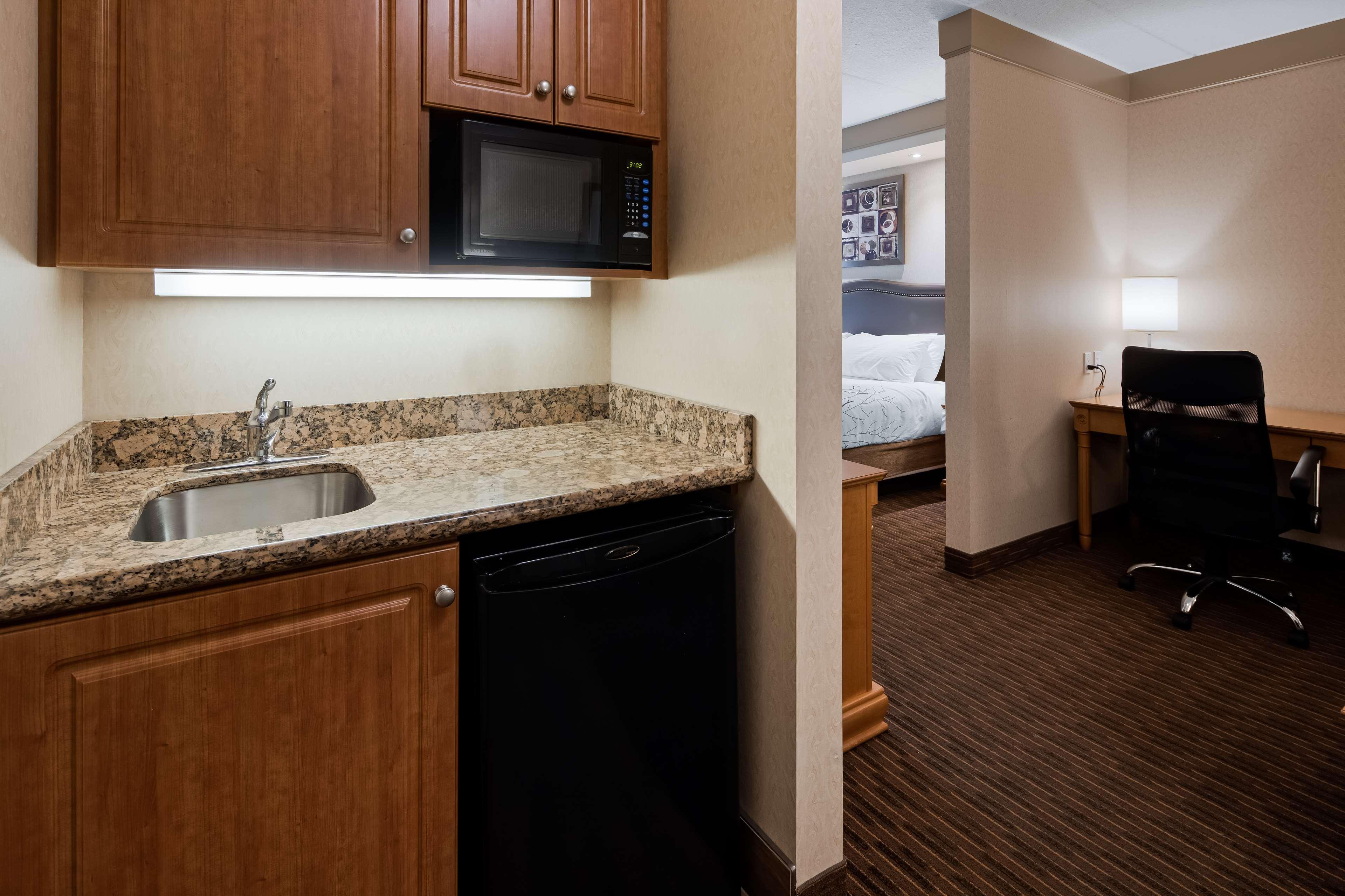 Best Western Plus Ватерлоо Экстерьер фото